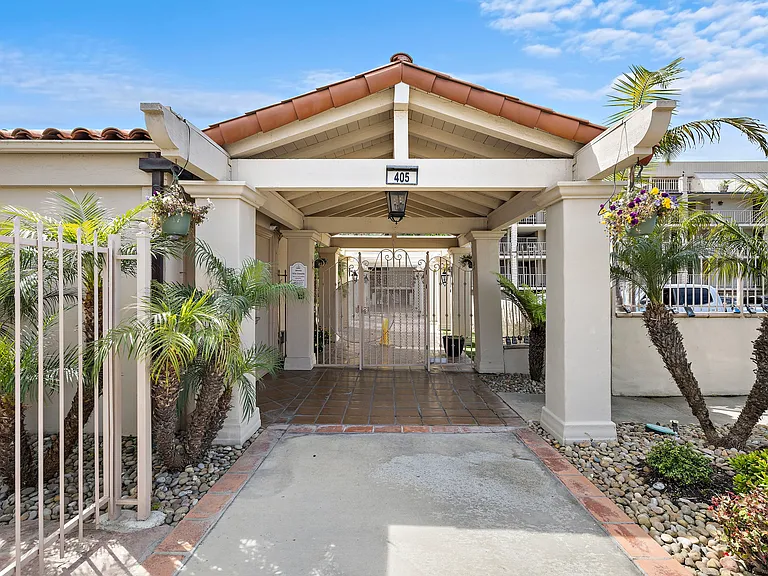 405 Avenida Granada — Photo 3