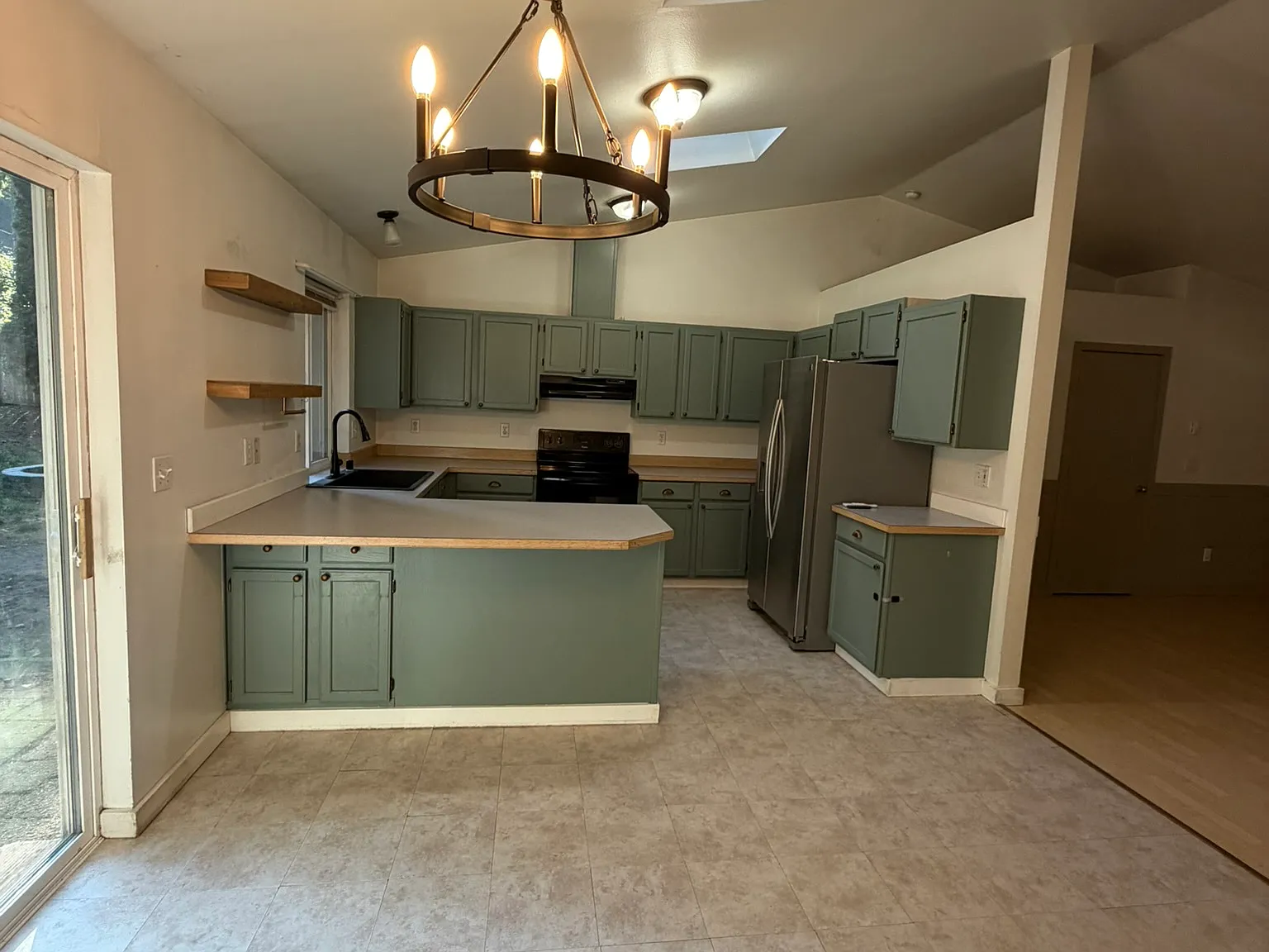 3 bed, 1200 sqft, $2,300 — Photo 4