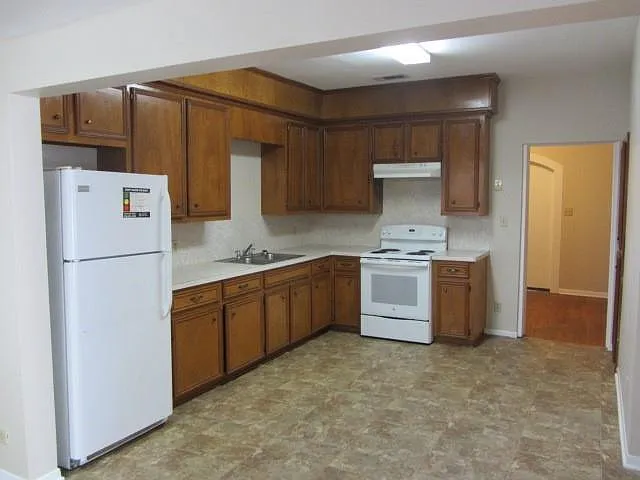 3002 Montgomery Rd — Photo 12