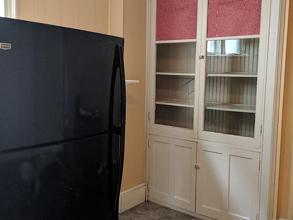 2nd image of 212 W Linn St #1