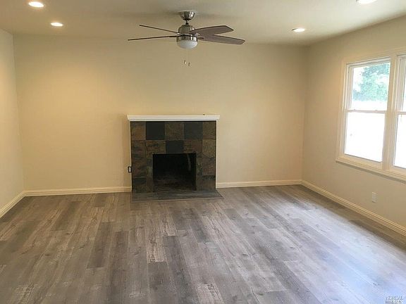 3rd image of 2782 Cypress St