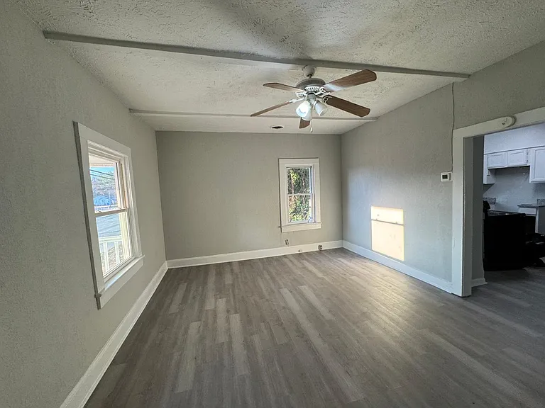 2104 Rosehill Rd — Photo 12