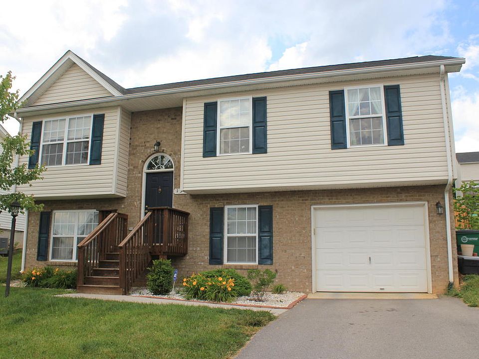 1st image of 130 Sage Ln