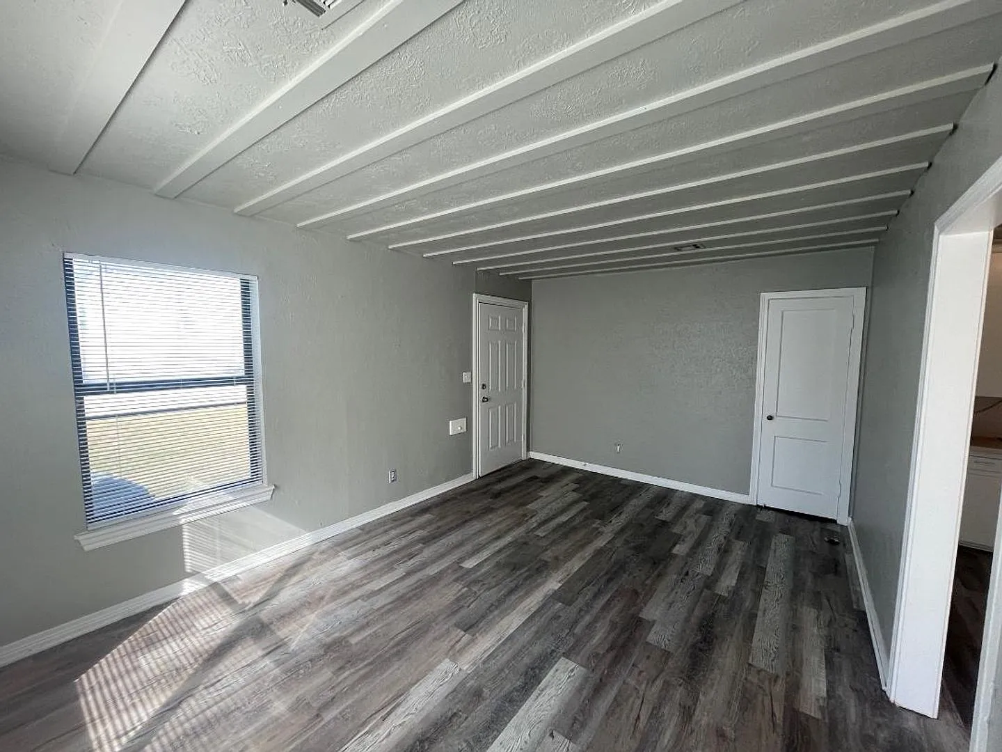 1 Bedroom 1 Bathroom Duplex For Lease Now! — Photo 3