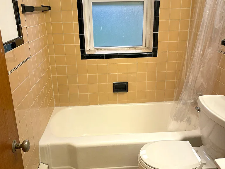 Randolph Apartments — Photo 35