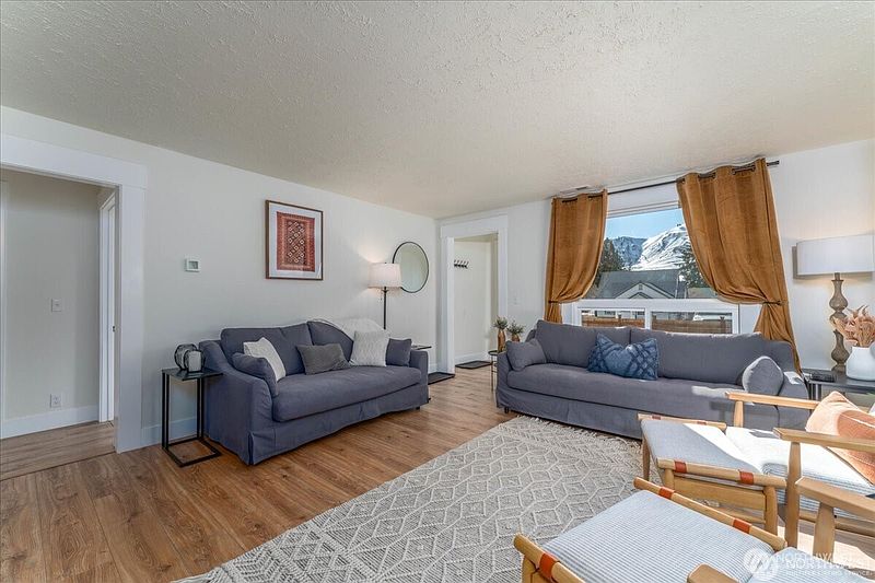 4th image of 507 E Wapato Avenue