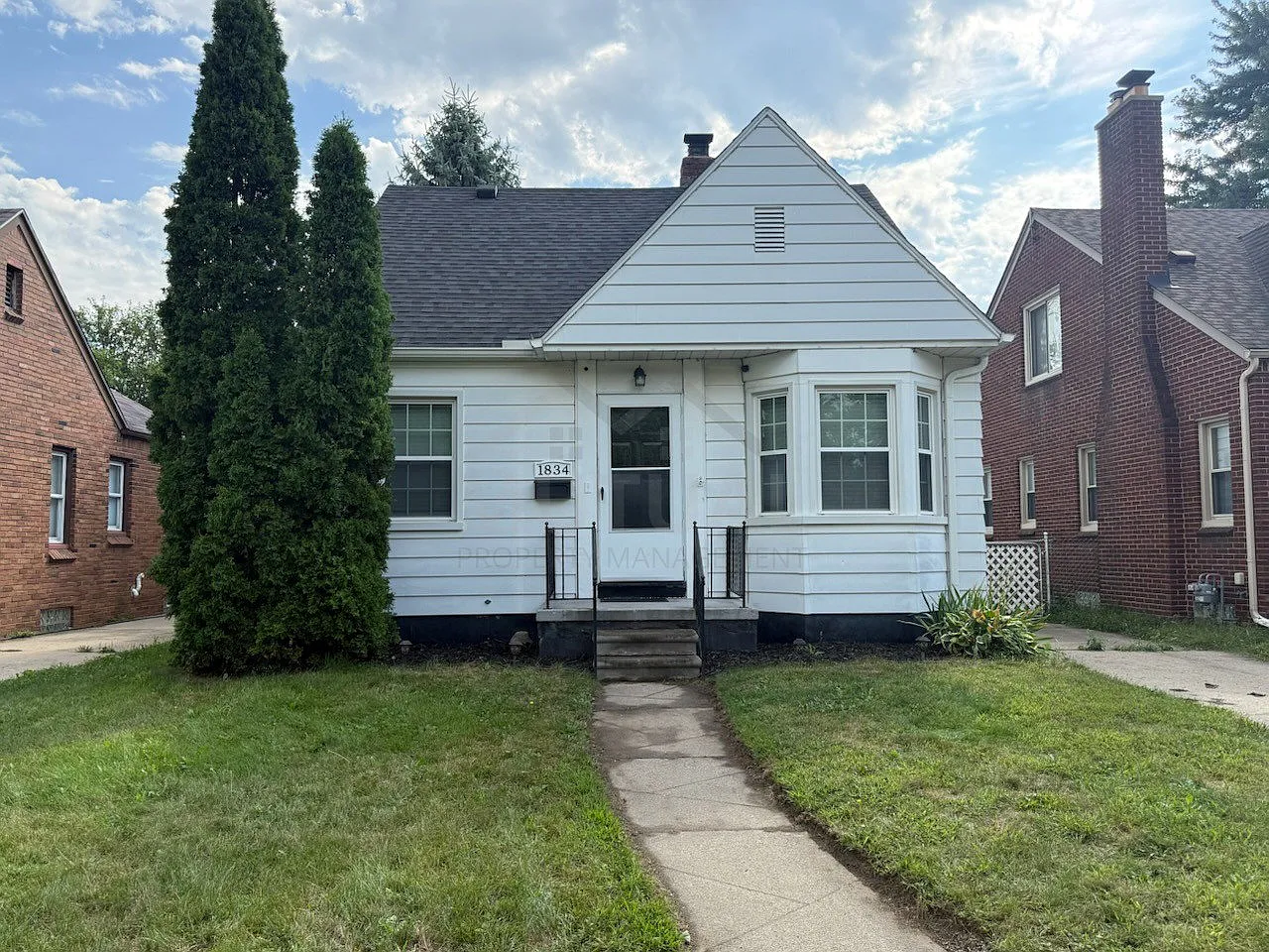 3 bed, 1.0 bath, 1212 sqft, $1,800 — Photo 1