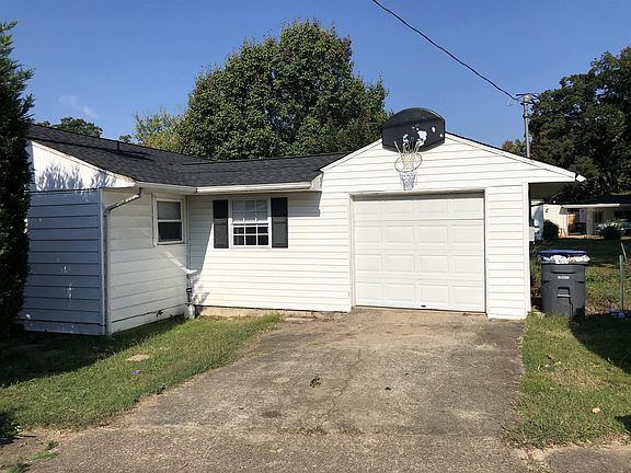 3rd image of 2241 Cypress St