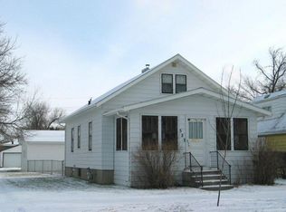 522 1st Ave NE, East Grand Forks, MN 56721