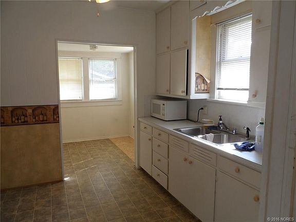 4th image of 410 W Adams Ave