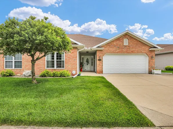 1817 E Prairie Winds Cir, Urbana, IL 61802
