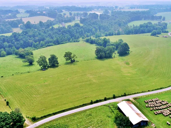 8 W L White Ln, Red Boiling Springs, TN 37150