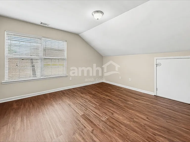 1523 Bradley Blvd — Photo 6