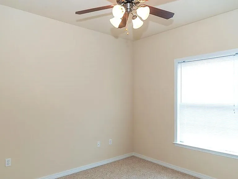 1469 Bentley Cir — Photo 9