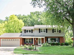 5940 N Roxbury Ln, Peoria, IL 61614