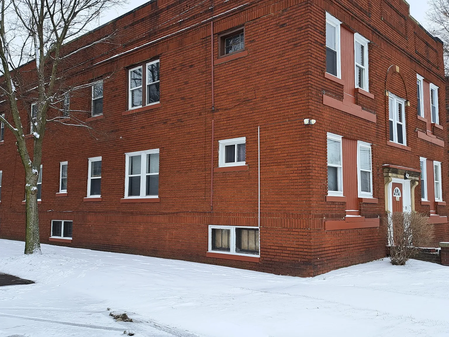 2 bed, $1,000 — Photo 2