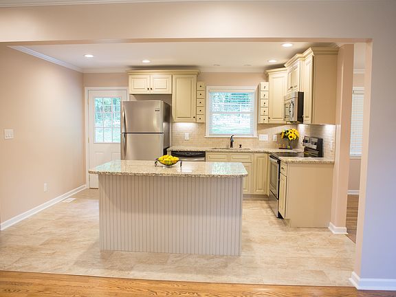 5th image of 7108 Downing Dr