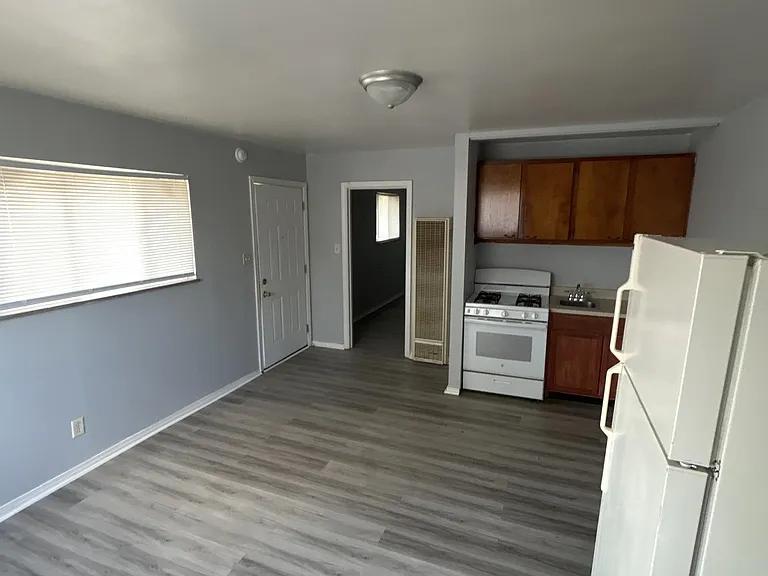 274 E Nottingham Rd — Photo 2