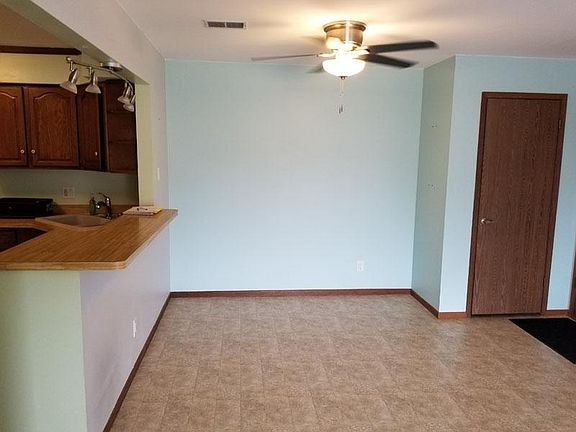 4th image of 645 Westridge Dr APT 12