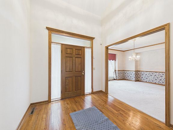 4th image of 939 N Woodridge Ct