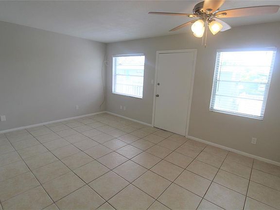 4th image of 2055 Arlington St APT 203