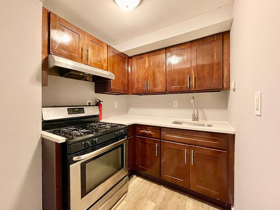 1st image of 295 Hawthorne Ave APT 1E