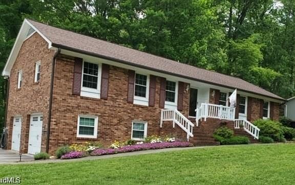 2nd image of 115 Briarwood Ct