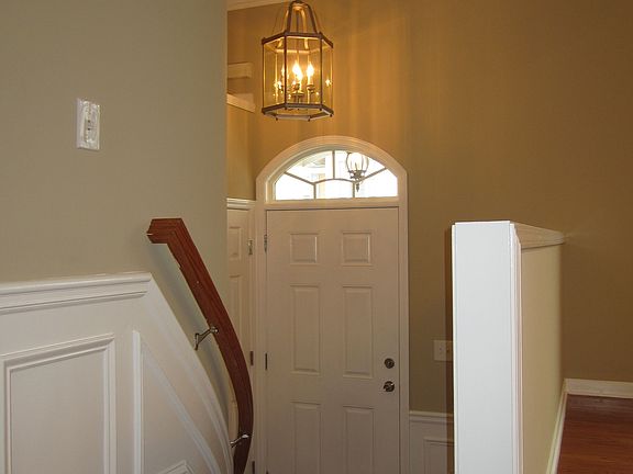 4th image of 226 Balaban Cir