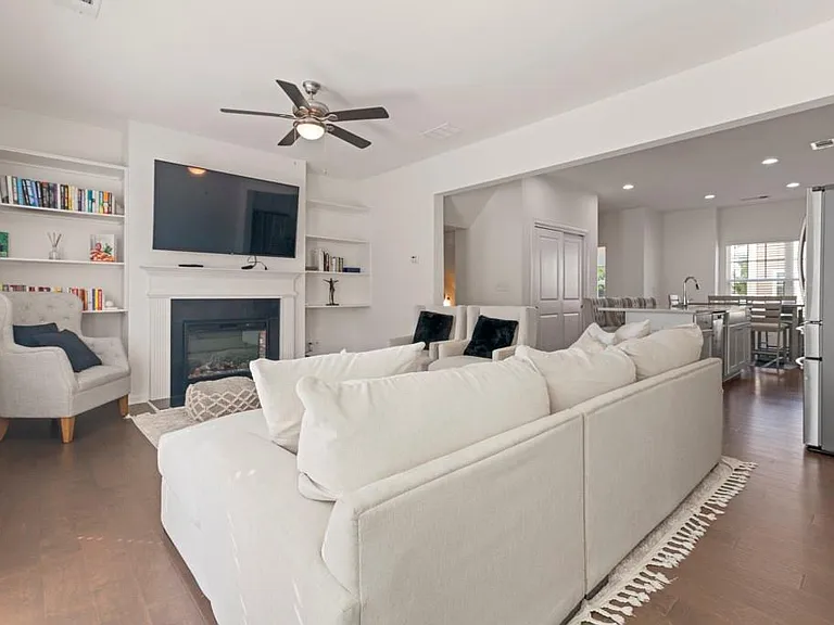 940 Society Cir SW — Photo 7