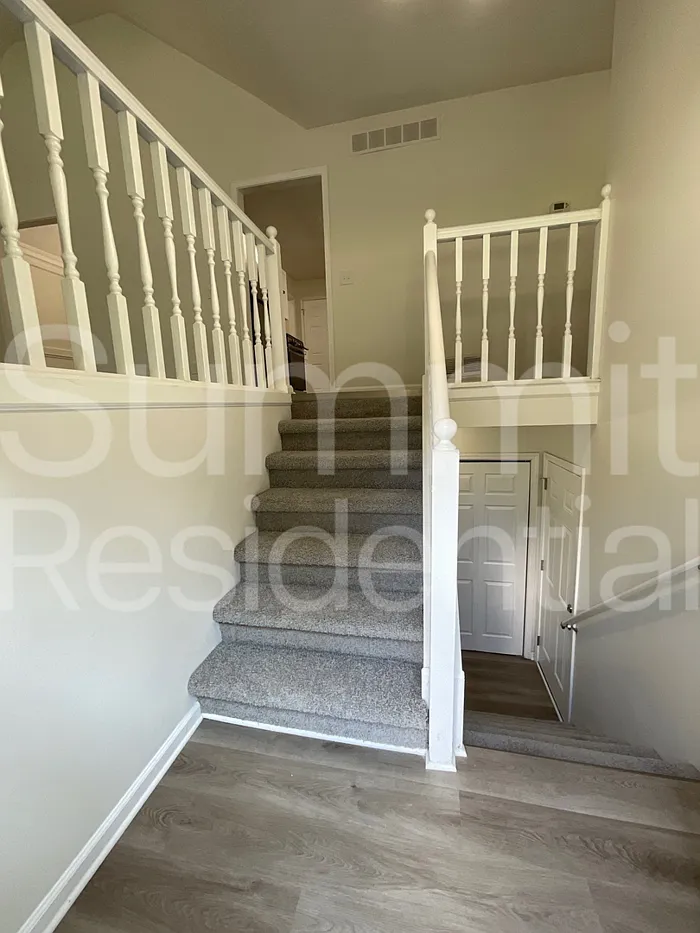 3 bed, 3.0 bath, 2027 sqft, $2,245 — Photo 3