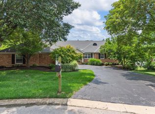 765 Cedar Field Ct, Town And Country, MO