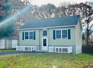 12 Centerview Trl, Ridge, NY 11961
