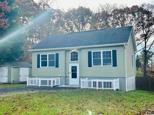 12 Centerview Trail, Ridge, NY 11961