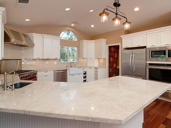 5th image of 750 Creekview Pl