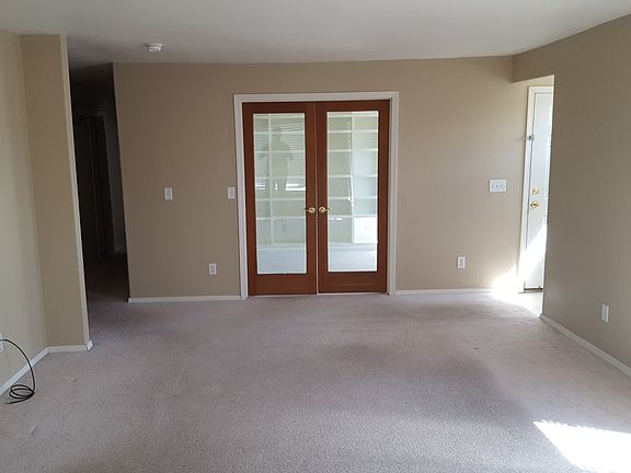 3rd image of 835 Forestglen Dr #6F