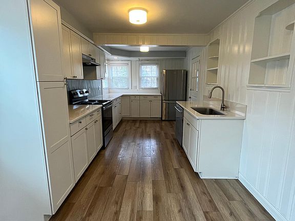 4th image of 2814 Springwood Dr