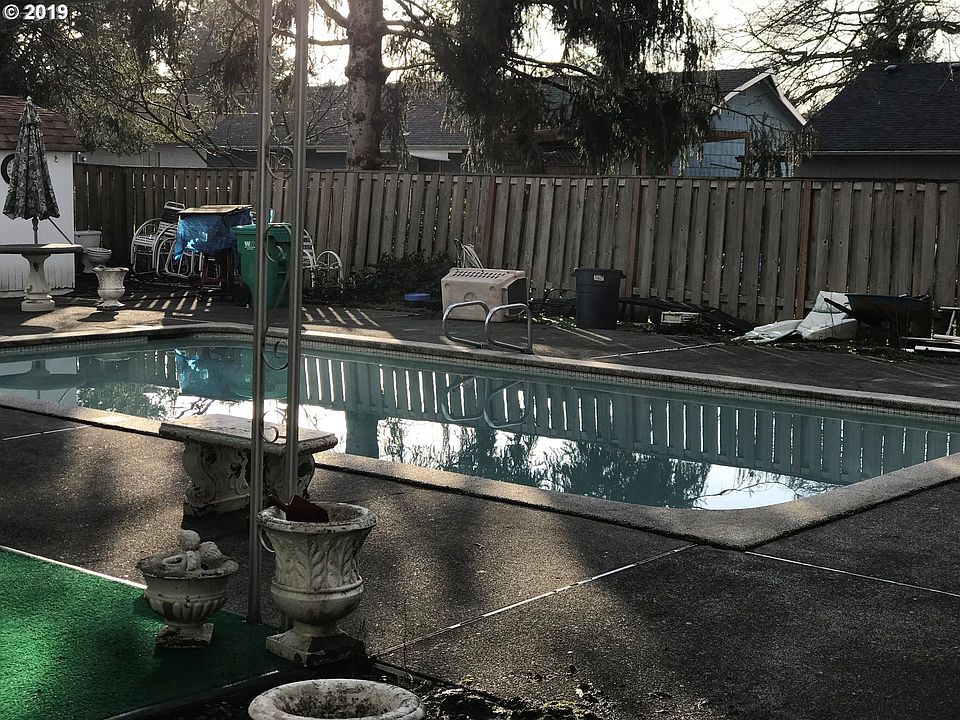 2nd image of 259 NE 199th Ave