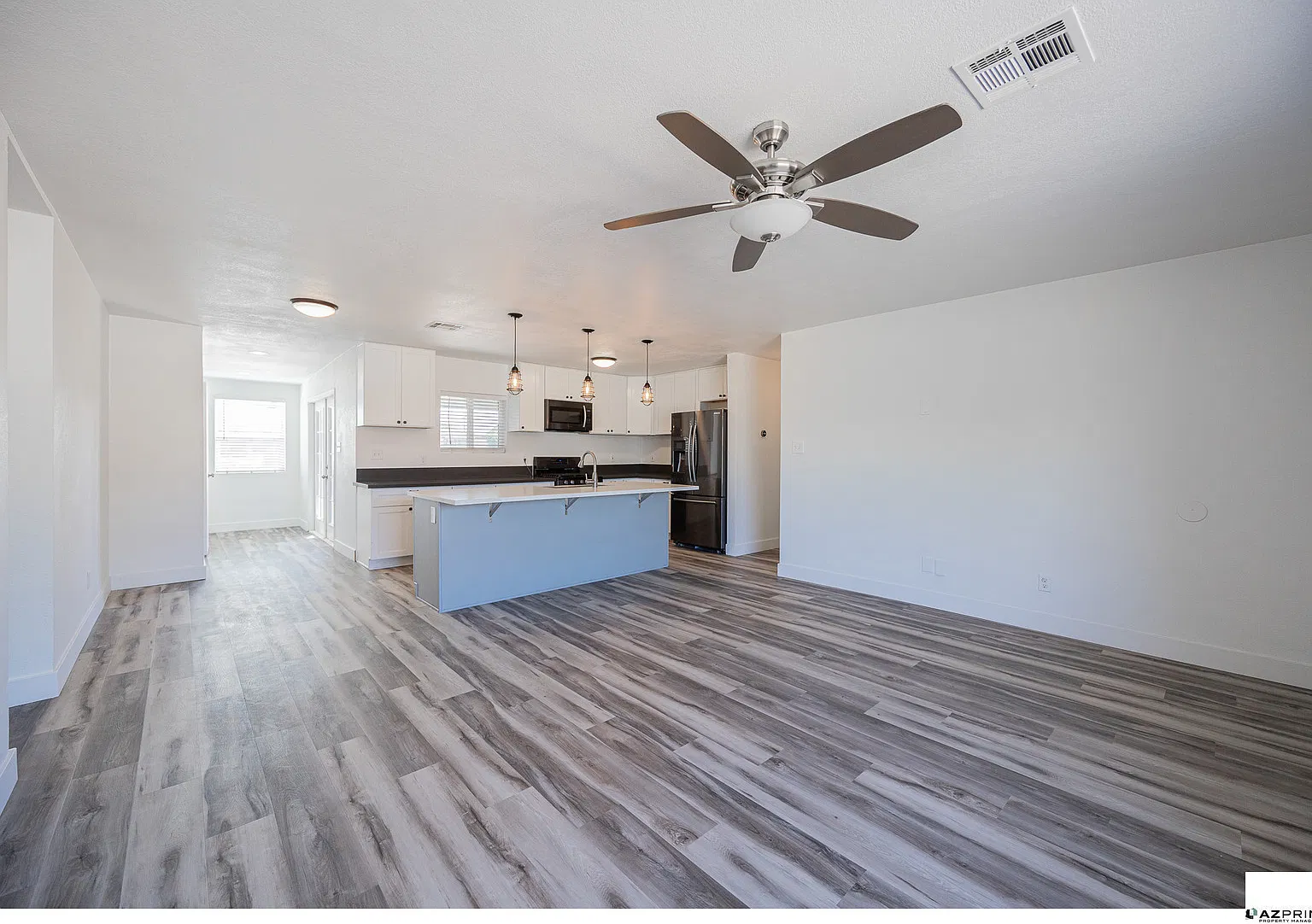 Space, Style, And An Unbeatable Location Come Together In This Beautifully Updated 4/2 Phoenix Home. — Photo 4