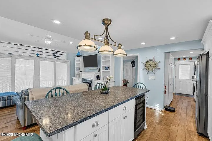 3 bed, 1008 sqft, $3,200 — Photo 2