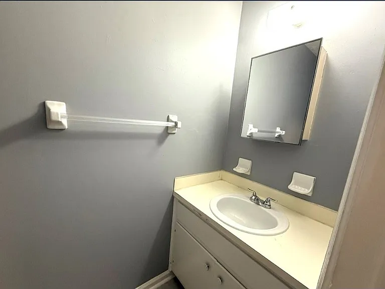 1249 Seth Johnson Dr — Photo 2