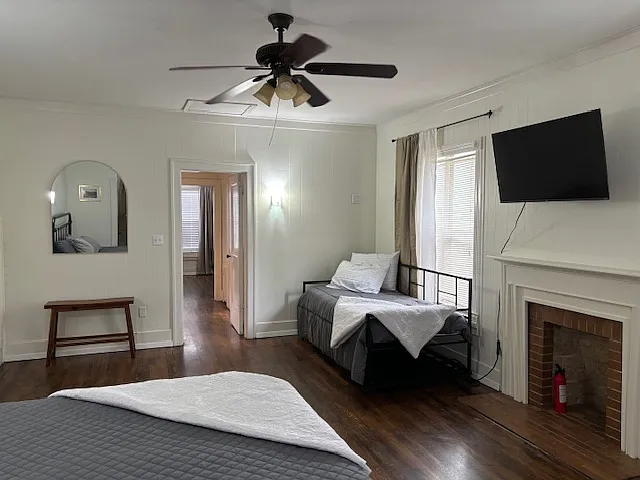 1001 S Lindsay St — Photo 16