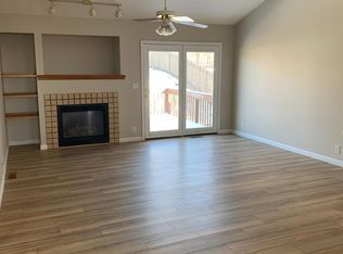 4918 Stoneback Dr, Lawrence, KS 66047