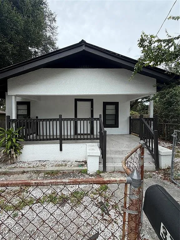 3 bed, 1.0 bath, 1200 sqft, $1,950 — Photo 1