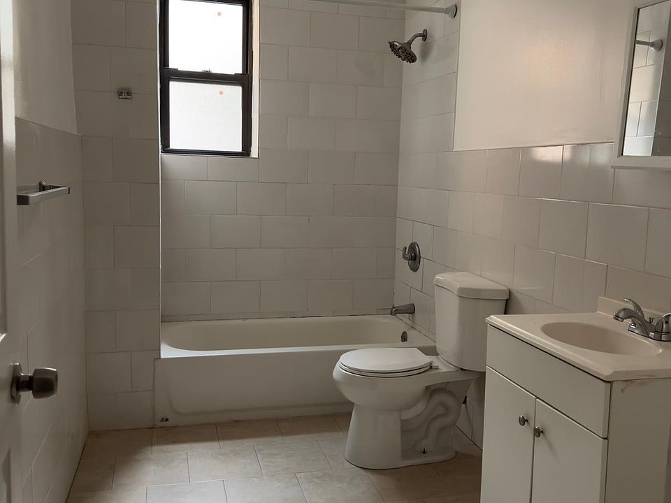 1st image of 702 Chancellor Ave #202