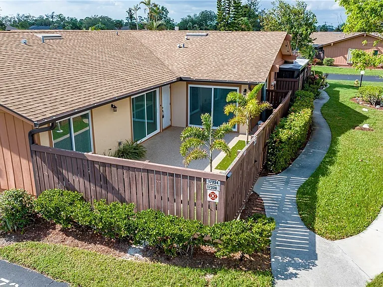 17334 Birchwood Ln — Photo 2