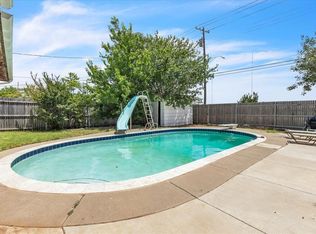 912 SW 4th Pl, Moore, OK 73160