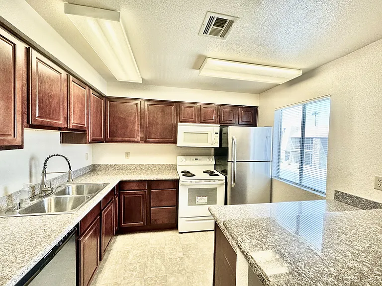 5281 River Glen Dr #222 — Photo 3
