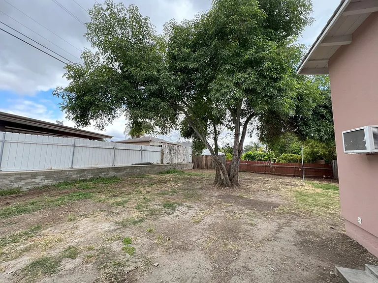 357 Garfield Ave — Photo 2