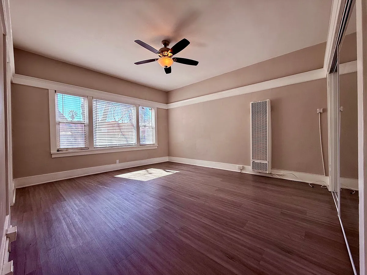 Building Photo - 406 Linden Ave