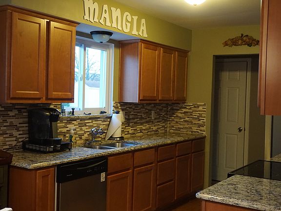 3rd image of 40417 Pinetree Dr